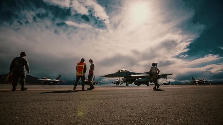 The F-16 Fighting Falcon Expert